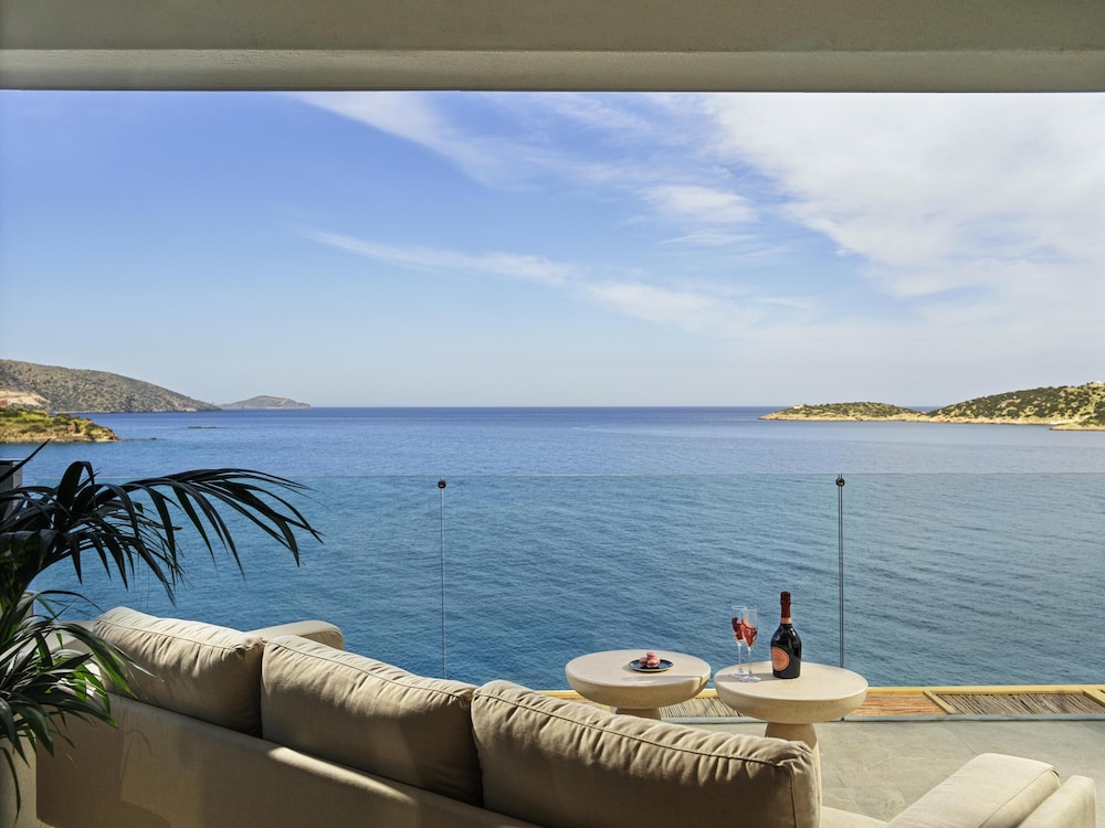 Suite Premier con Vistas al Mar y Piscina Privada del hotel NIKO Seaside Resort Crete MGallery. Foto 5