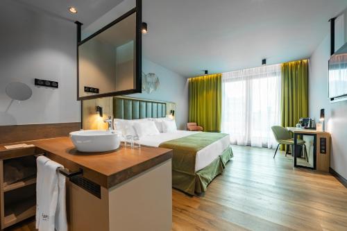 Habitación Doble Deluxe con vistas - 1 cama grande del hotel Barcelo Budapest. Foto 9