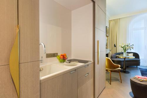 Estudio Executive del hotel La Clef Champs-Élysées Paris By The Crest Collection. Foto 1
