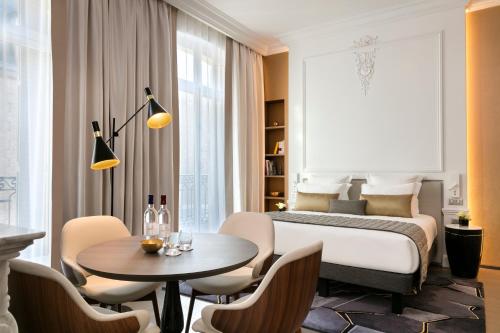 Estudio Executive del hotel La Clef Champs-Élysées Paris By The Crest Collection. Foto 2