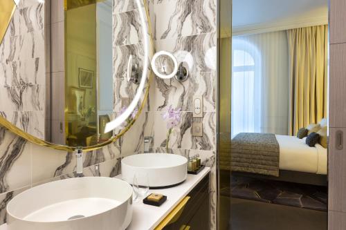 Habitación Deluxe del hotel La Clef Champs-Élysées Paris By The Crest Collection