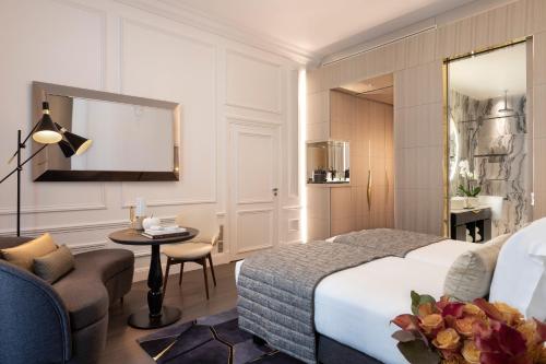 Habitación Deluxe del hotel La Clef Champs-Élysées Paris By The Crest Collection. Foto 7