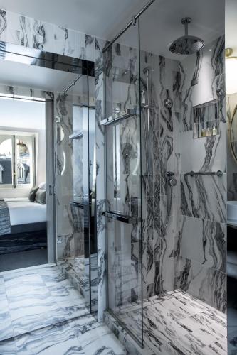 Habitación Superior del hotel La Clef Champs-Élysées Paris By The Crest Collection