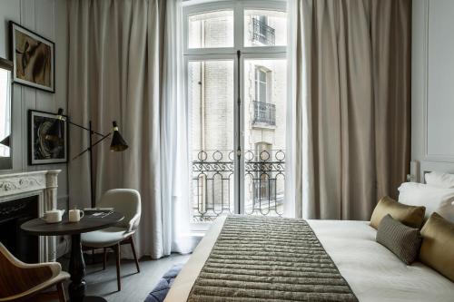 Habitación Superior del hotel La Clef Champs-Élysées Paris By The Crest Collection. Foto 2