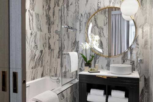 Apartamento de 1 dormitorio del hotel La Clef Champs-Élysées Paris By The Crest Collection. Foto 4