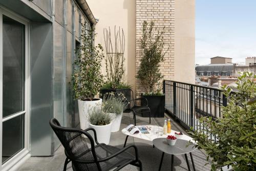 Dúplex Roofs of Paris del hotel La Clef Champs-Élysées Paris By The Crest Collection