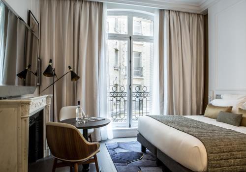 Habitación Superior del hotel La Clef Champs-Élysées Paris By The Crest Collection. Foto 2