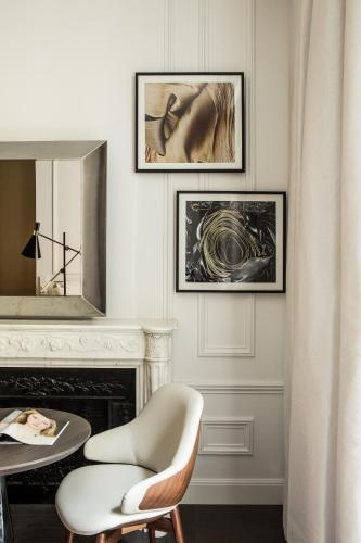 Habitación Superior del hotel La Clef Champs-Élysées Paris By The Crest Collection. Foto 3