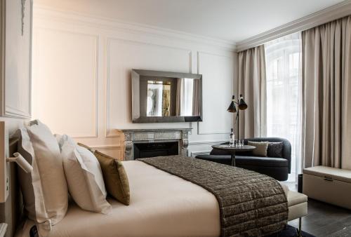 Habitación Deluxe del hotel La Clef Champs-Élysées Paris By The Crest Collection. Foto 1
