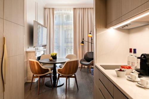 Estudio Executive del hotel La Clef Champs-Élysées Paris By The Crest Collection. Foto 6