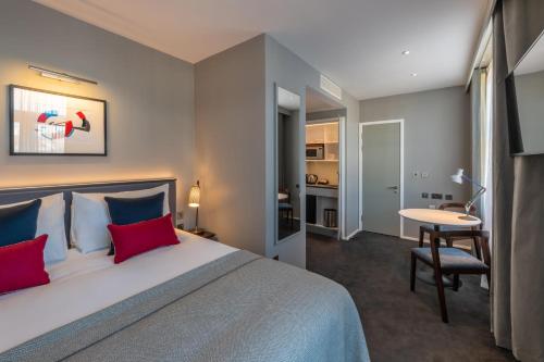 Habitación con 1 cama extragrande o 2 individuales del hotel The Resident Covent Garden. Foto 6