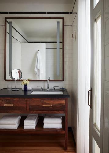 Estudio con cama grande del hotel Nine Orchard. Foto 2