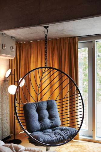 In - Tune Hanging Chair Room del hotel Jaz In The City Vienna. Foto 4
