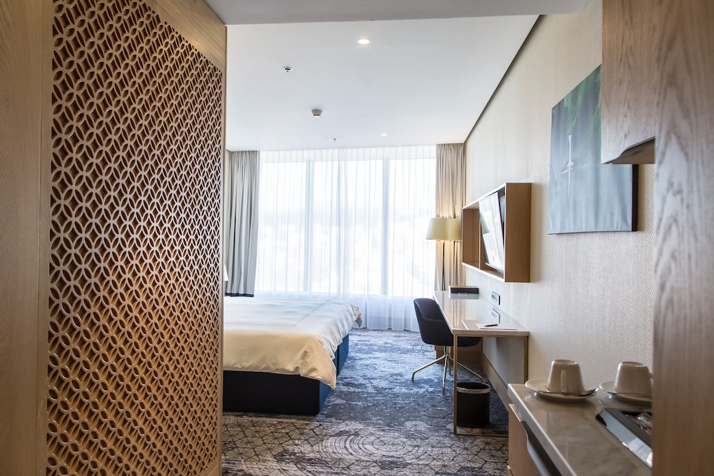 Habitación Clásica Suiza del hotel Swissotel Sarajevo. Foto 1