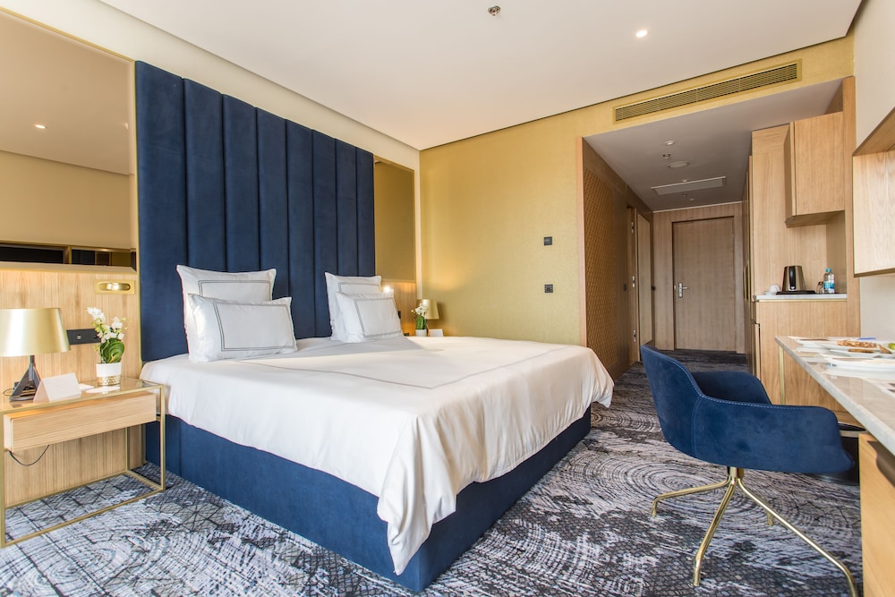 Habitación Premier Suiza King del hotel Swissotel Sarajevo. Foto 1