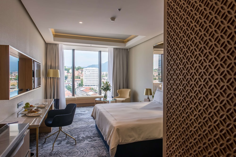 Habitación Premier Suiza del hotel Swissotel Sarajevo. Foto 2