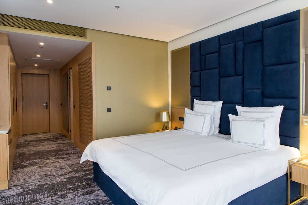 Suite Junior Panorama del hotel Swissotel Sarajevo. Foto 2