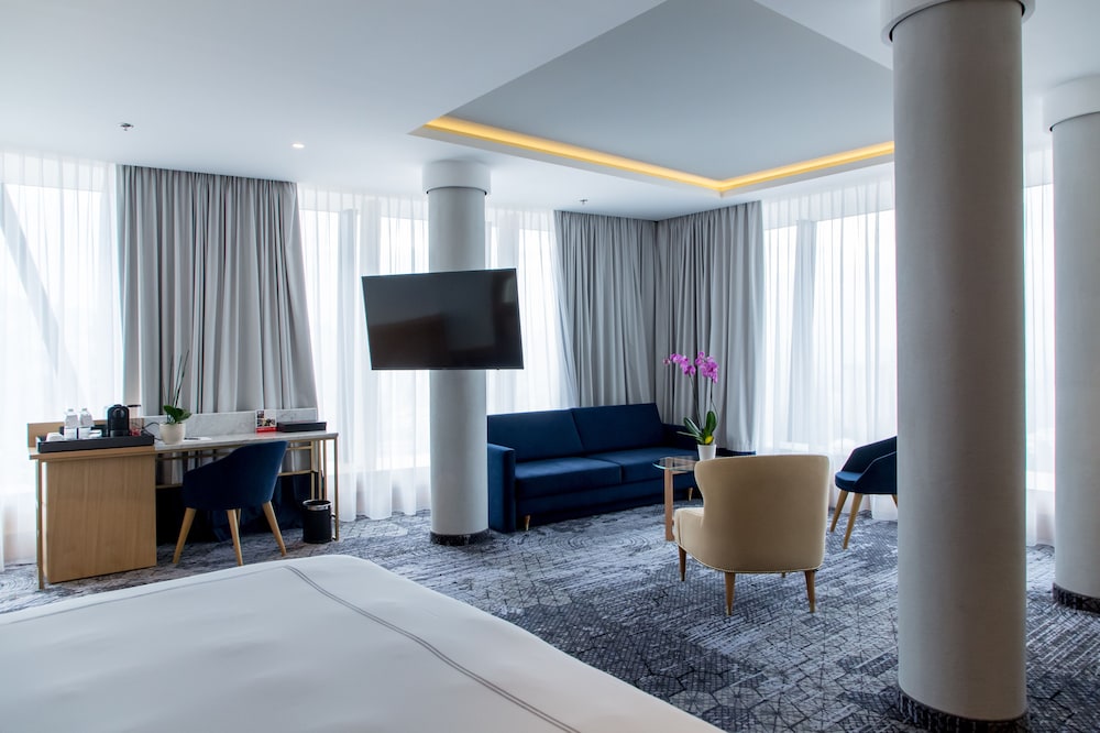 Suite Junior Panorama del hotel Swissotel Sarajevo. Foto 3