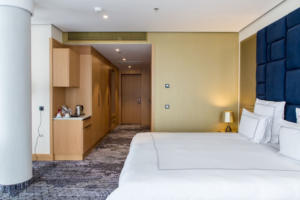 Suite Junior Panorama del hotel Swissotel Sarajevo. Foto 4
