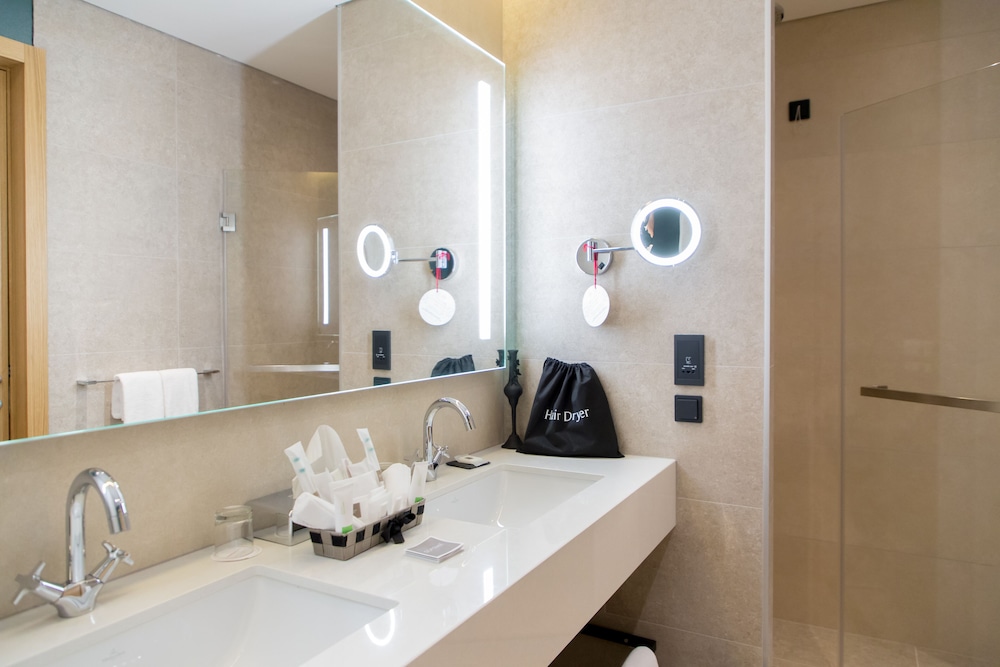 Suite Junior Panorama del hotel Swissotel Sarajevo. Foto 5