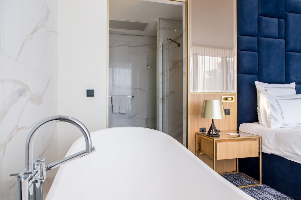 Suite Ejecutiva Panorama del hotel Swissotel Sarajevo. Foto 1