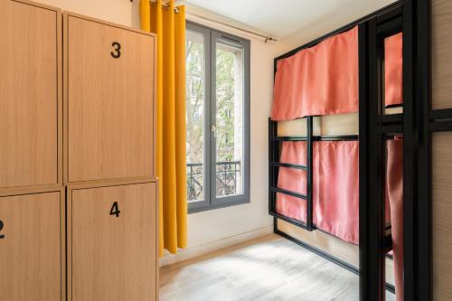 Habitación Compartida Mixta - 4 camas del hotel Paris. Foto 6