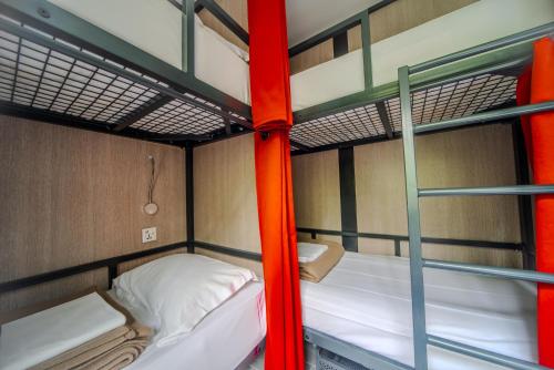 Cama en habitación mixta compartida de 5 camas del hotel City Inn Paris. Foto 5