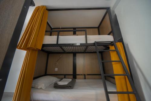Litera en habitación compartida - Solo mujeres del hotel City Inn Paris. Foto 7