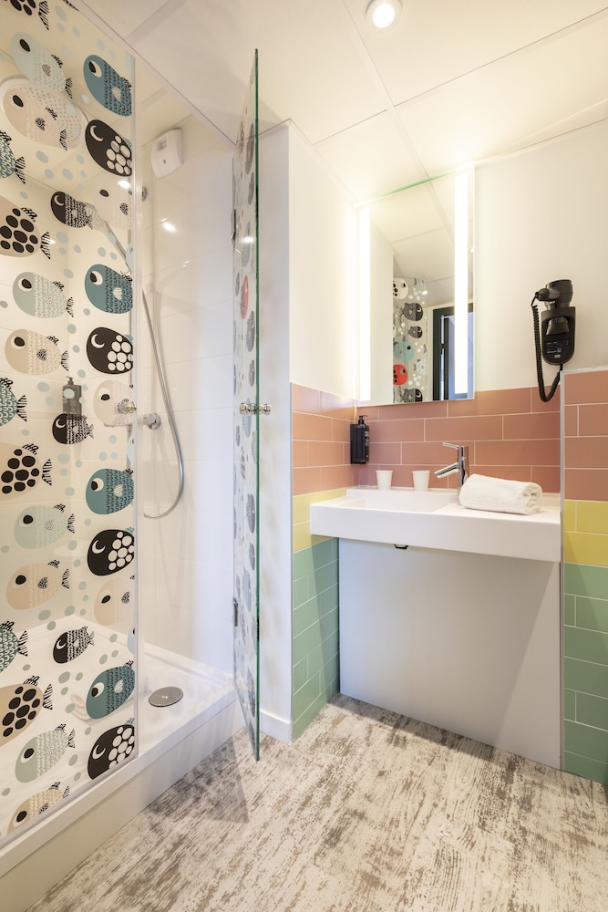 Habitación Standard con 2 camas individuales del hotel ibis Styles Thonon Les Bains