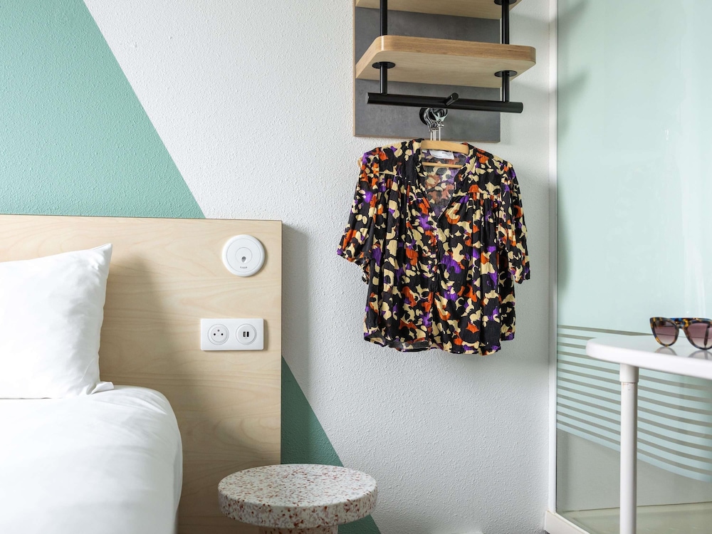 Habitación con dos camas individuales del hotel Ibis Budget Toulouse Aéroport. Foto 9