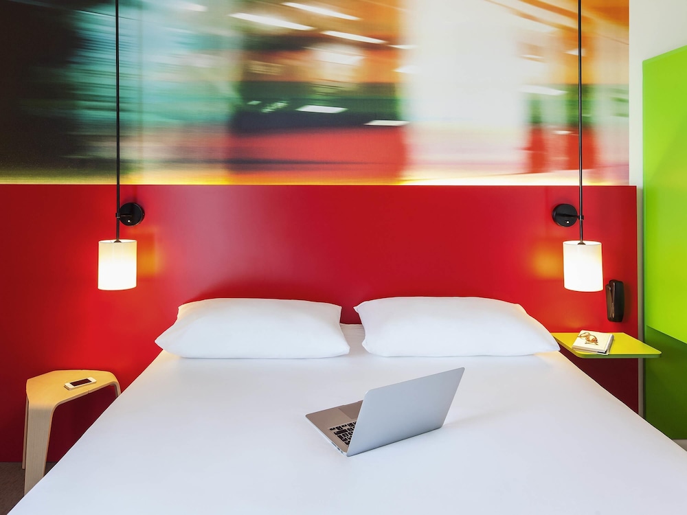 Habitación Estándar con 1 cama doble del hotel Ibis Styles Mulhouse Centre Gare. Foto 5