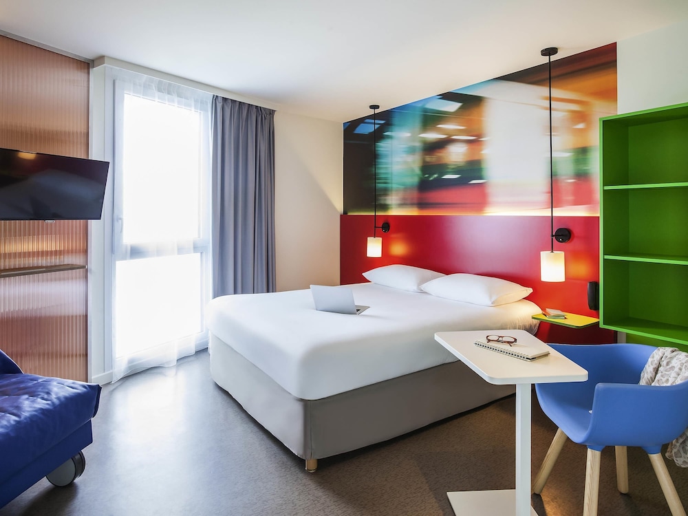 Suite familiar estándar con una cama doble y camas individuales del hotel Ibis Styles Mulhouse Centre Gare