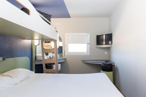 Habitación Triple con litera del hotel ibis budget Sisteron. Foto 9