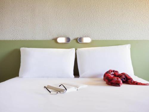 Habitación Doble con cama grande del hotel ibis budget Sisteron. Foto 1