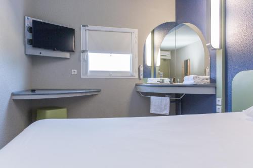 Habitación Doble con cama grande del hotel ibis budget Sisteron. Foto 3