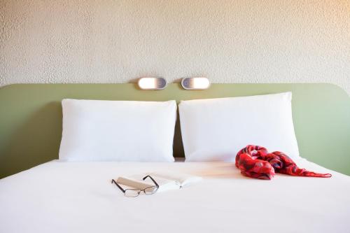 Habitación Doble con cama grande del hotel ibis budget Sisteron. Foto 6
