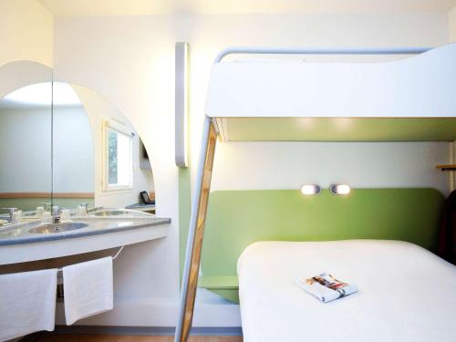 Triple Room - Reduced Mobility del hotel ibis budget Sisteron. Foto 6