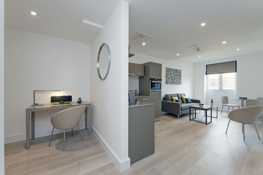 Suite ejecutiva, 1 habitación del hotel The Rosebery by Supercity. Foto 6