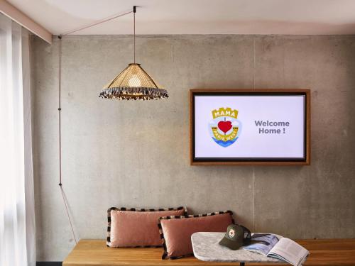 Large Mama Double Room with Two Double Beds del hotel Mama Shelter Paris West. Foto 2