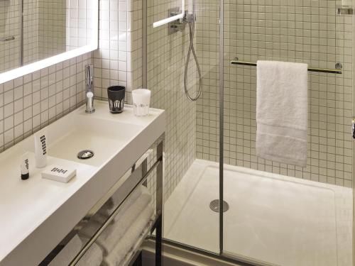 Large Mama Double Room with Two Double Beds del hotel Mama Shelter Paris West. Foto 4