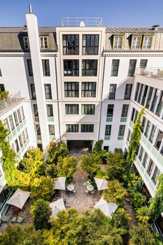 Suite con terraza del hotel Le Grand Quartier. Foto 4