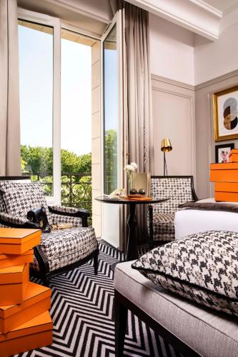 Habitación Deluxe con vistas a la Torre Eiffel del hotel Le Damantin and Spa