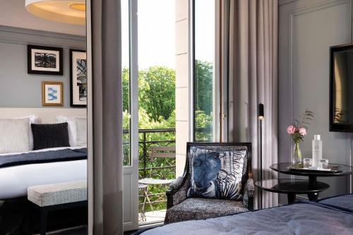 Habitación Prestige con vistas a la Torre Eiffel del hotel Le Damantin and Spa. Foto 2
