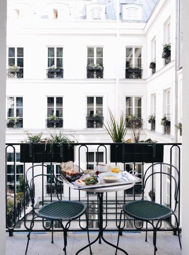 Habitación Doble Superior con terraza - 1 o 2 camas - Saint Fiacre avec Balcon del hotel Grands Boulevards Experimental. Foto 1