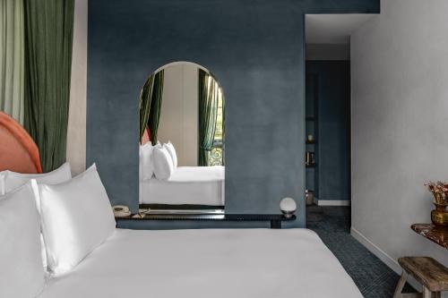 Habitación Doble Deluxe - 1 o 2 camas - Uzès del hotel Grands Boulevards Experimental. Foto 8