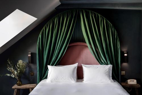 Suite Junior - Parisian Eaves del hotel Grands Boulevards Experimental. Foto 9