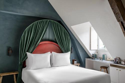 Suite Junior - Parisian Eaves del hotel Grands Boulevards Experimental. Foto 10
