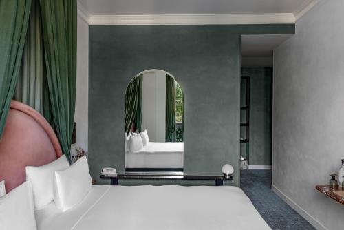 Habitación Doble Deluxe - 1 o 2 camas - Uzès del hotel Grands Boulevards Experimental. Foto 10