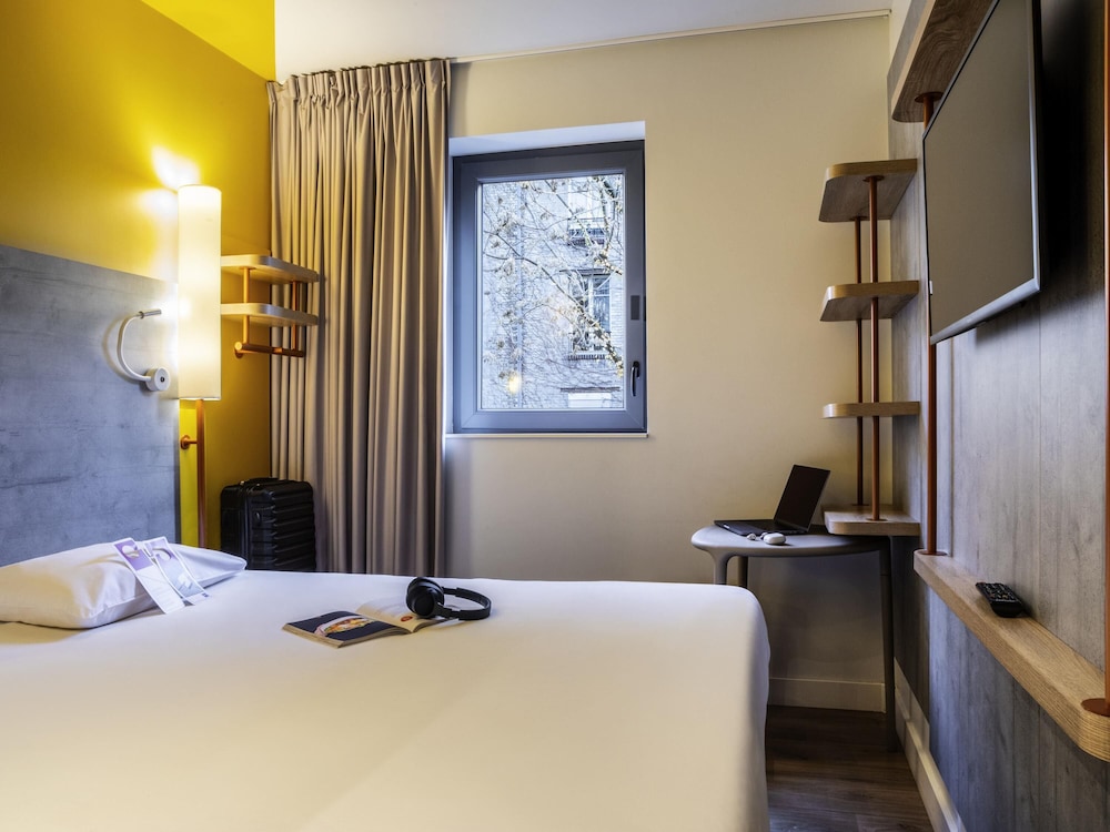 Habitación Doble con cama grande del hotel Ibis Budget Paris Clichy Mairie