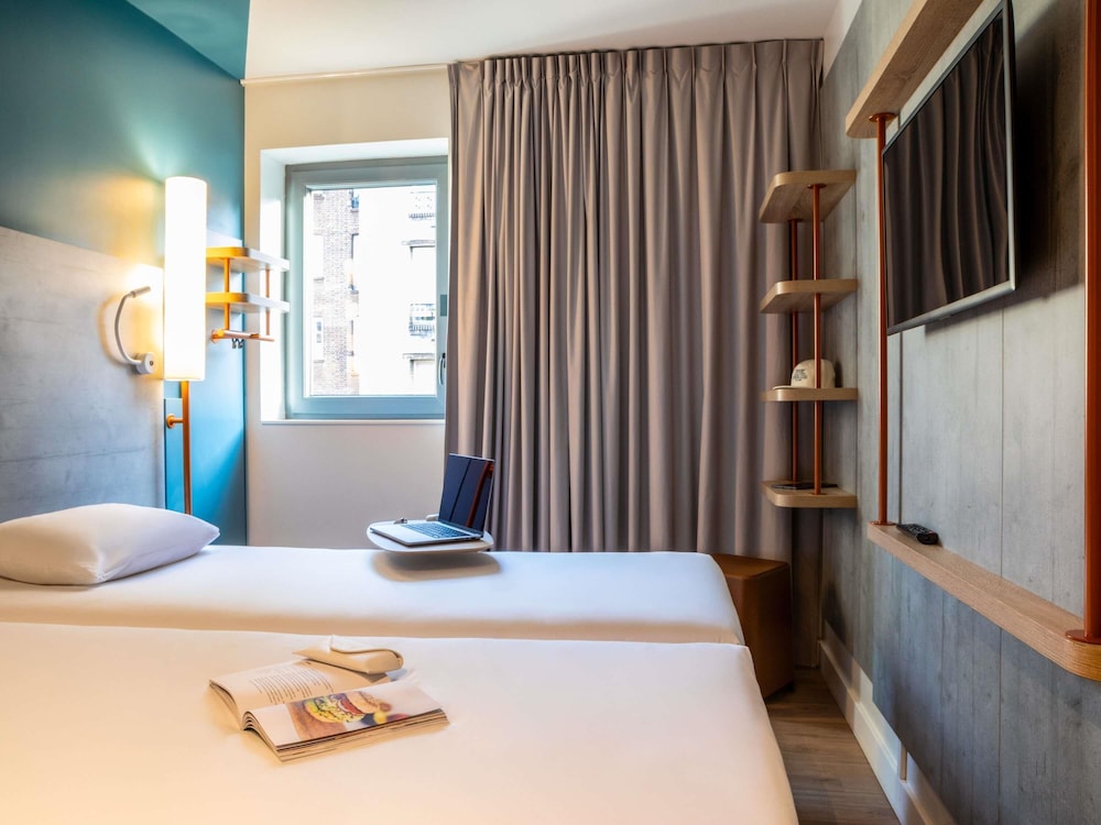 HABITACIÓN CON CAMAS INDIVIDUALES - Habitación con camas individuales del hotel Ibis Budget Paris Clichy Mairie. Foto 2